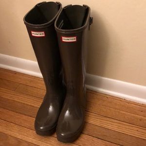 Olive Green Adjustable Back Hunter Boots